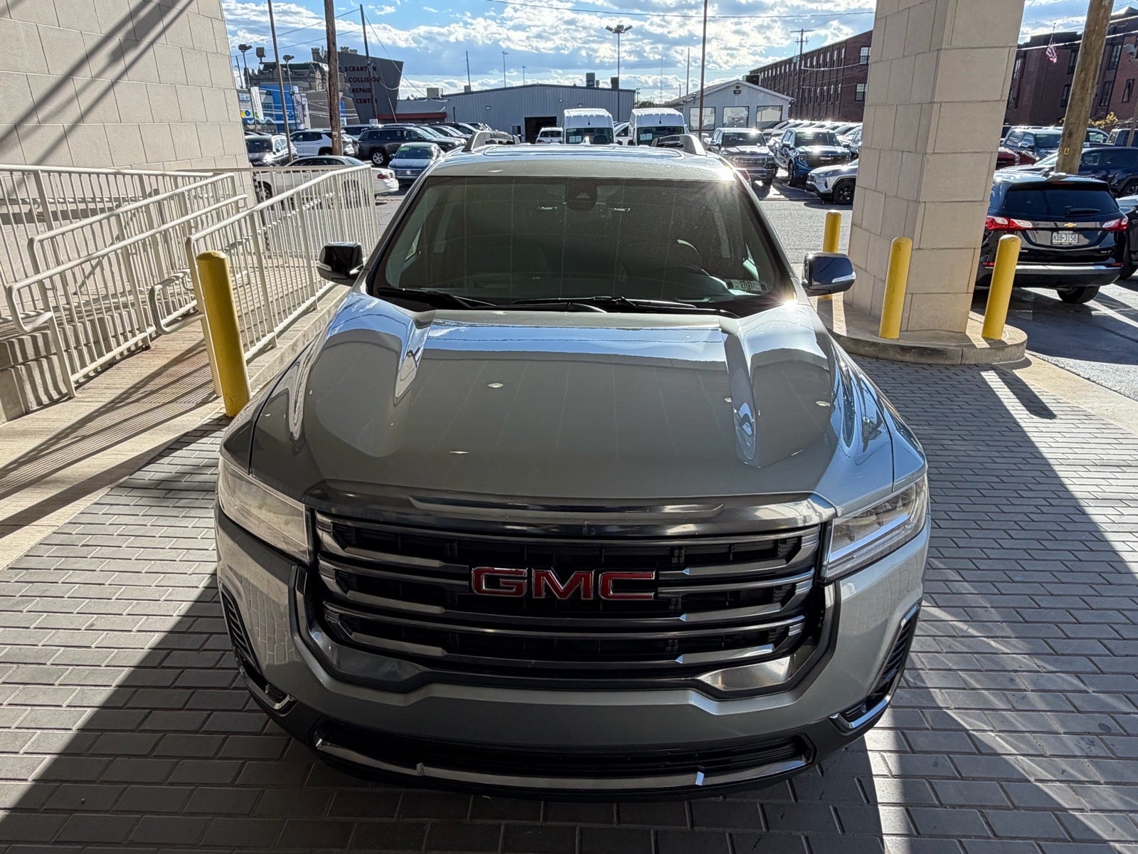 2023 GMC Acadia AT4