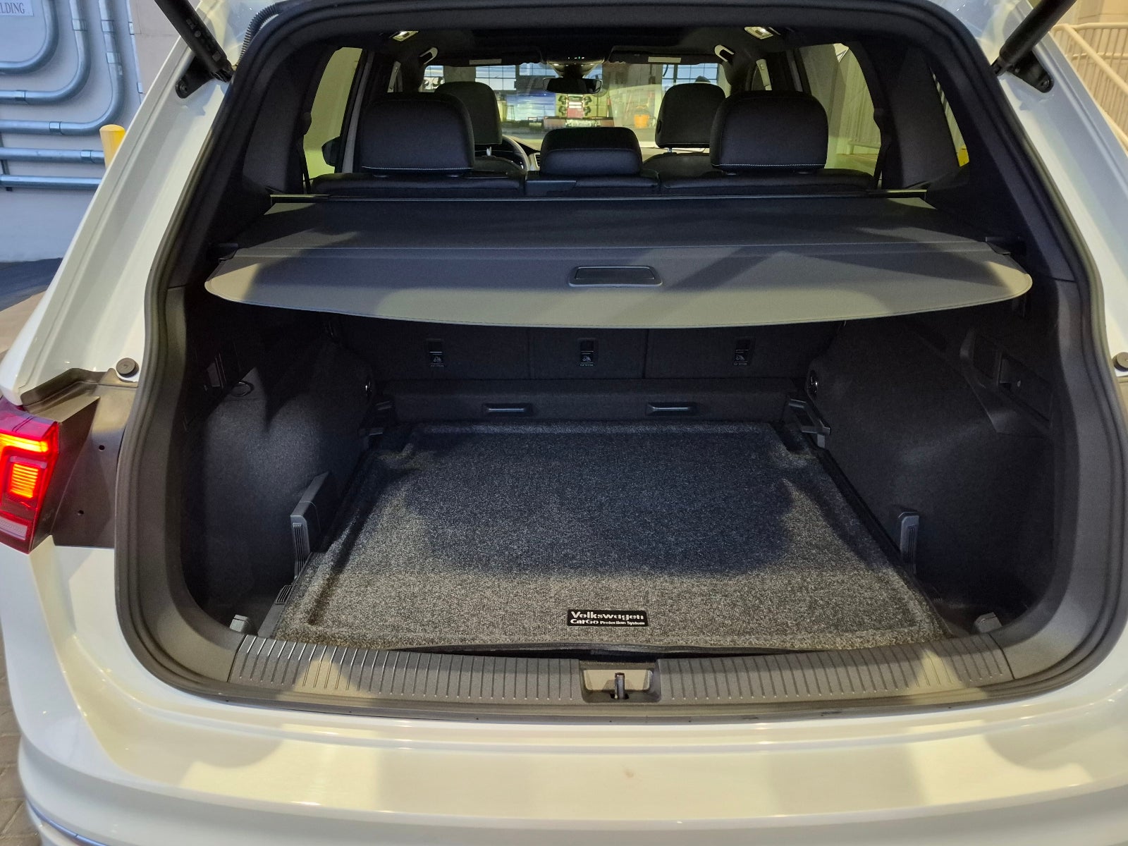 2024 Volkswagen Tiguan SEL R-Line