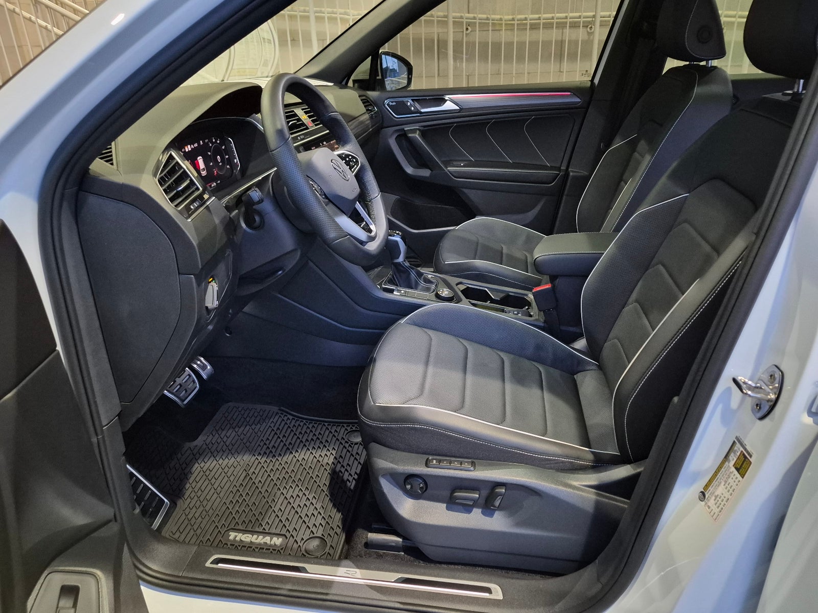 2024 Volkswagen Tiguan SEL R-Line