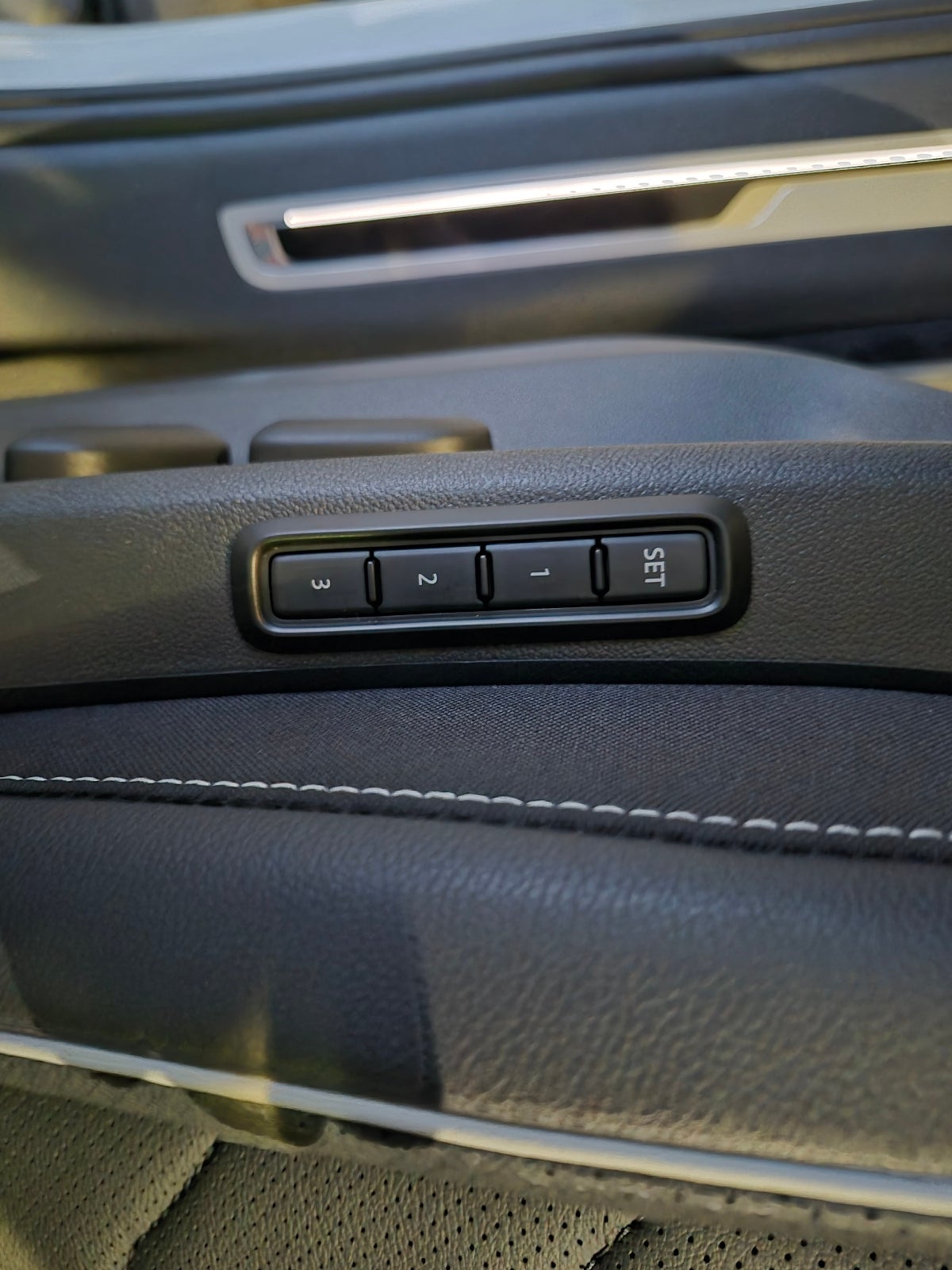 2024 Volkswagen Tiguan SEL R-Line