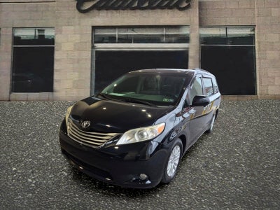 2017 Toyota Sienna XLE Auto Access Seat