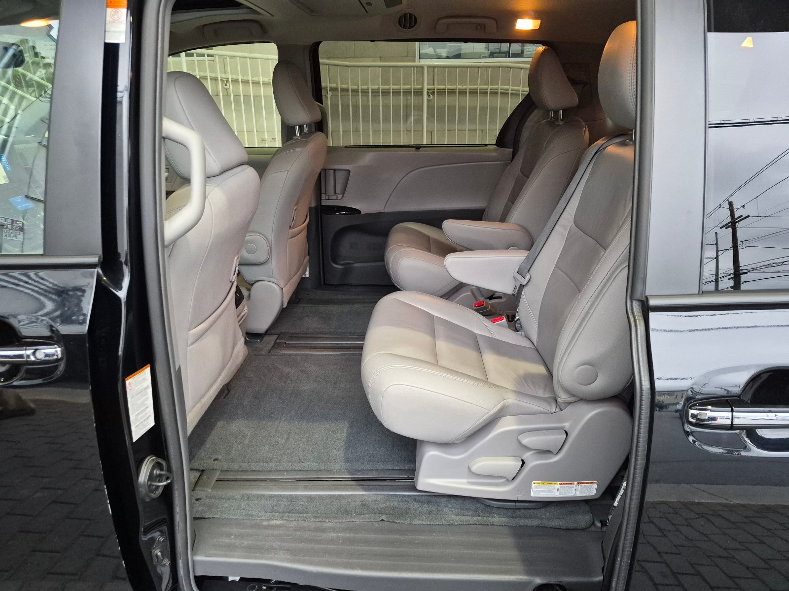 2017 Toyota Sienna XLE Auto Access Seat