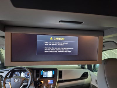 2017 Toyota Sienna XLE Auto Access Seat