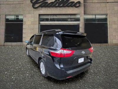 2017 Toyota Sienna XLE Auto Access Seat