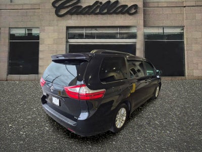 2017 Toyota Sienna XLE Auto Access Seat