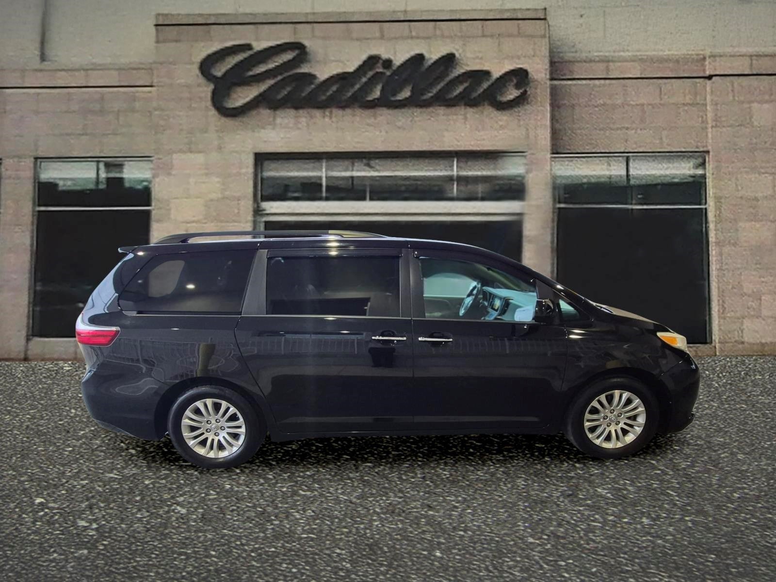 2017 Toyota Sienna XLE Auto Access Seat