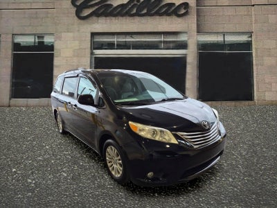 2017 Toyota Sienna XLE Auto Access Seat